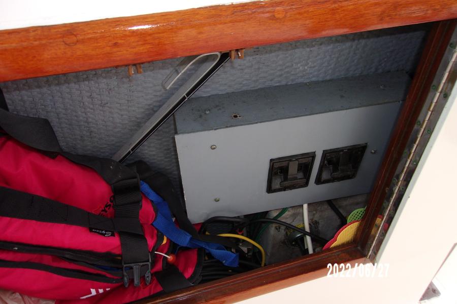 1975 Hatteras 43 Double Cabin