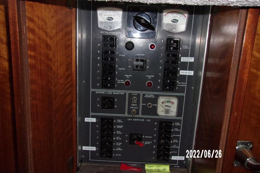 1975 Hatteras 43 Double Cabin