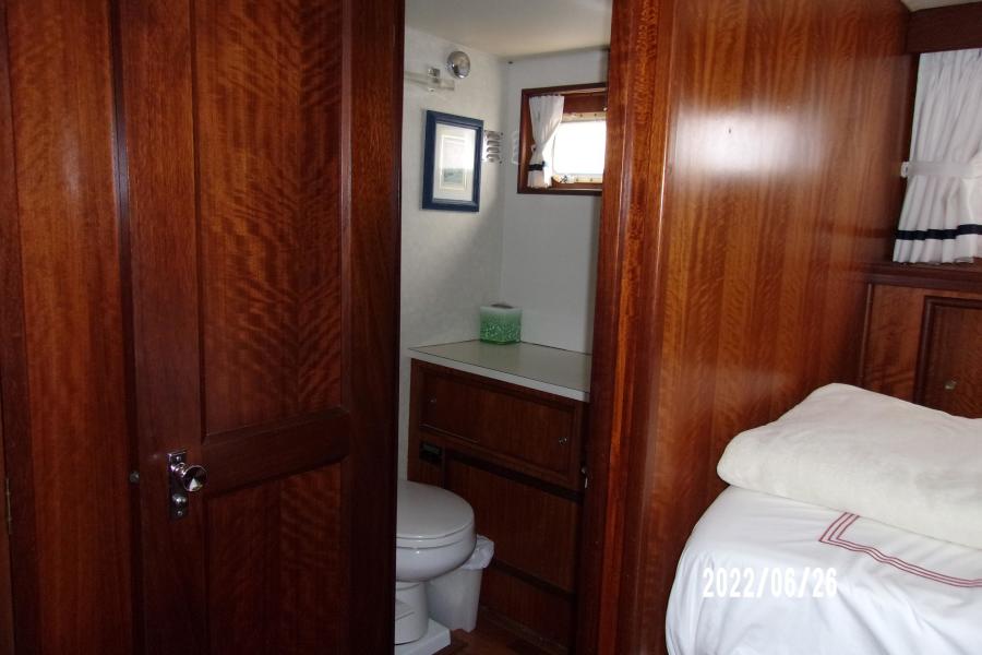 1975 Hatteras 43 Double Cabin
