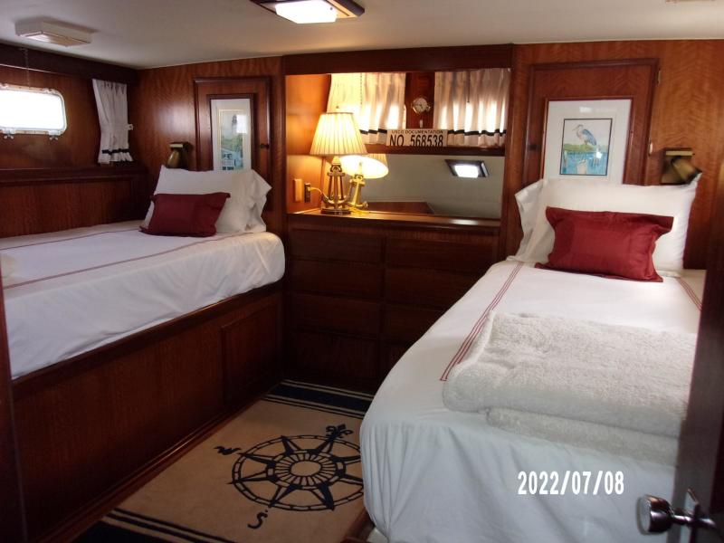 1975 Hatteras 43 Double Cabin