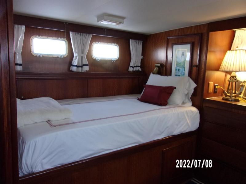 1975 Hatteras 43 Double Cabin