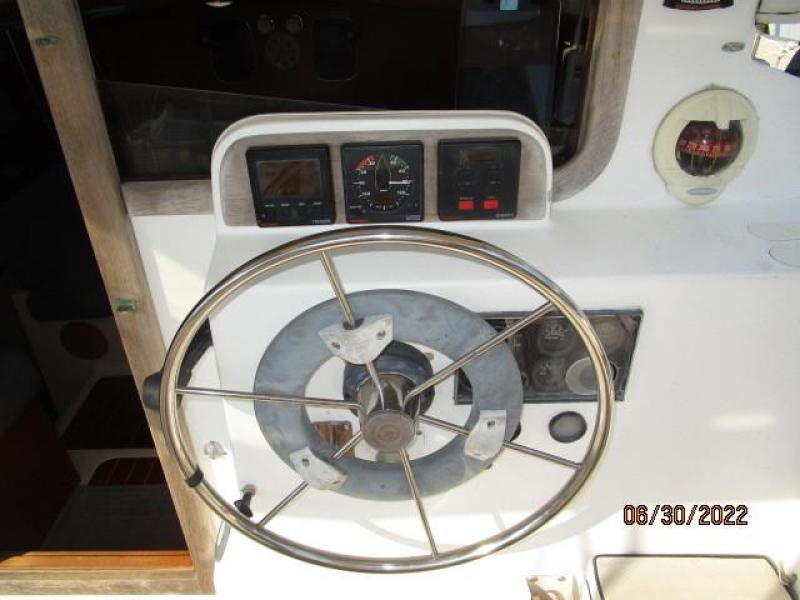 34' Gemini cockpit helm