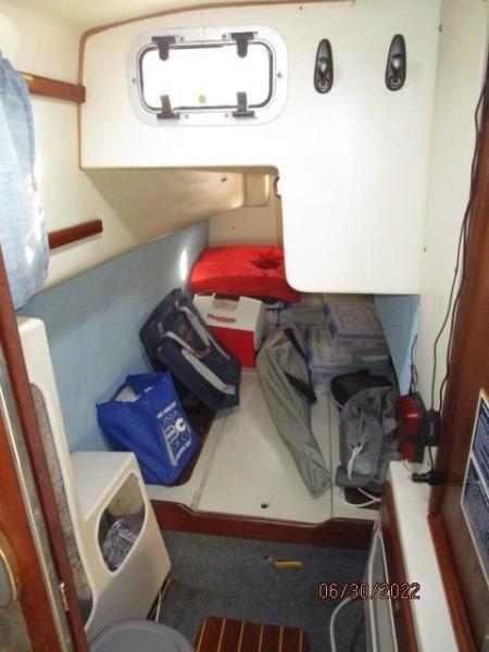 34' Gemini starboard aft stateroom