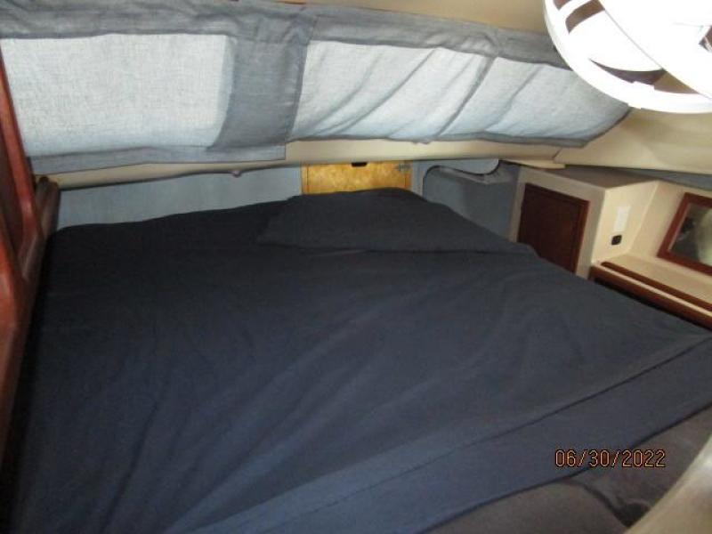 34' Gemini master stateroom2