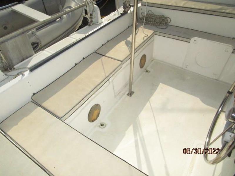 34' Gemini cockpit2