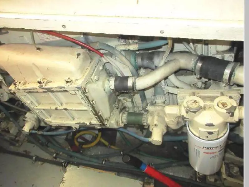 1990 Hatteras 38 Convertible