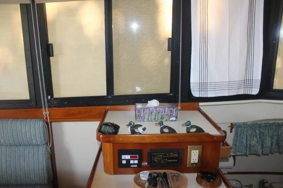 2000 Camano 31 Troll