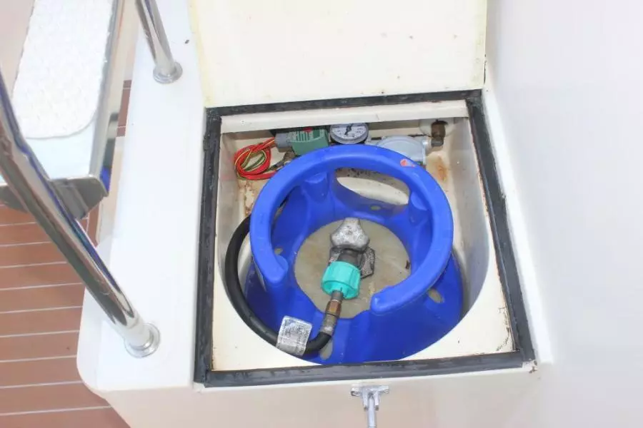 2000 Camano 31 Troll