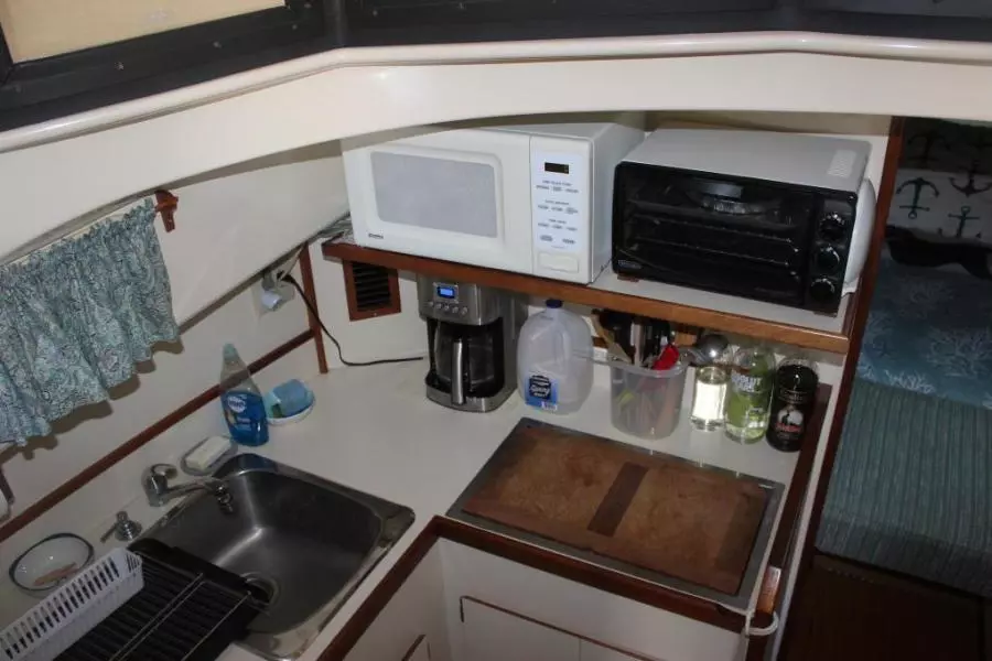 2000 Camano 31 Troll