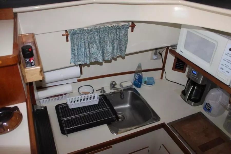 2000 Camano 31 Troll