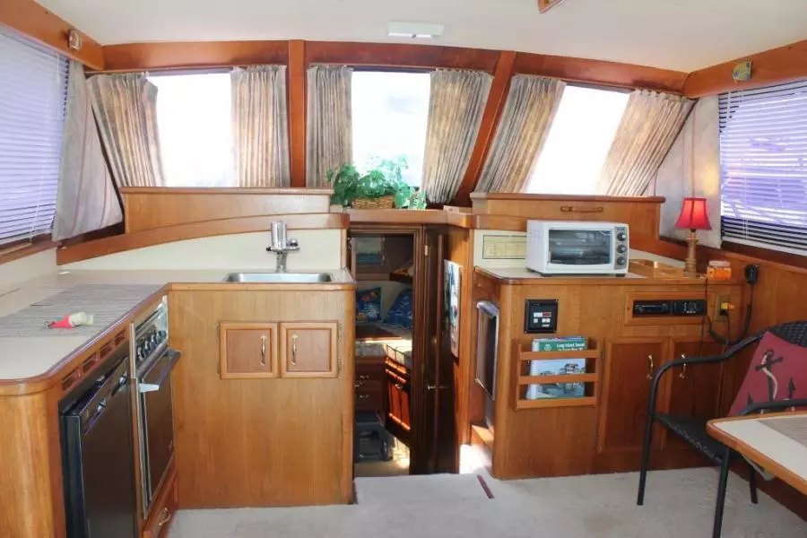 1988 Egg Harbor 33 Flybridge