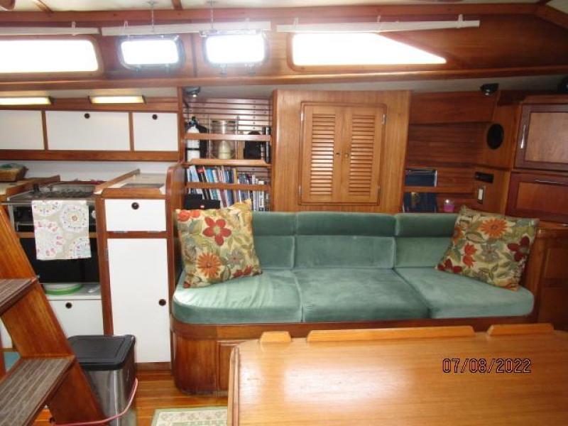 45' Freedom salon port