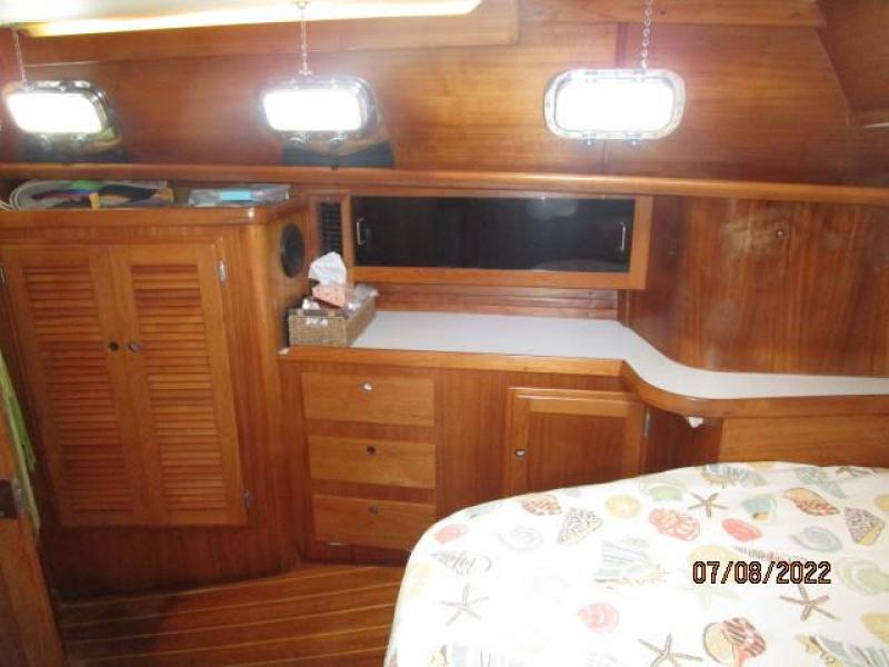 45' Freedom master stateroom starboard