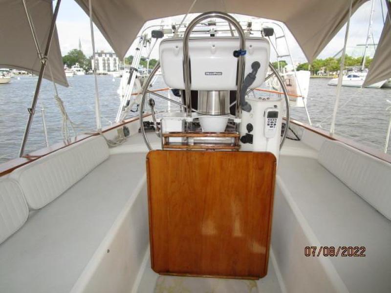 45' Freedom cockpit aft
