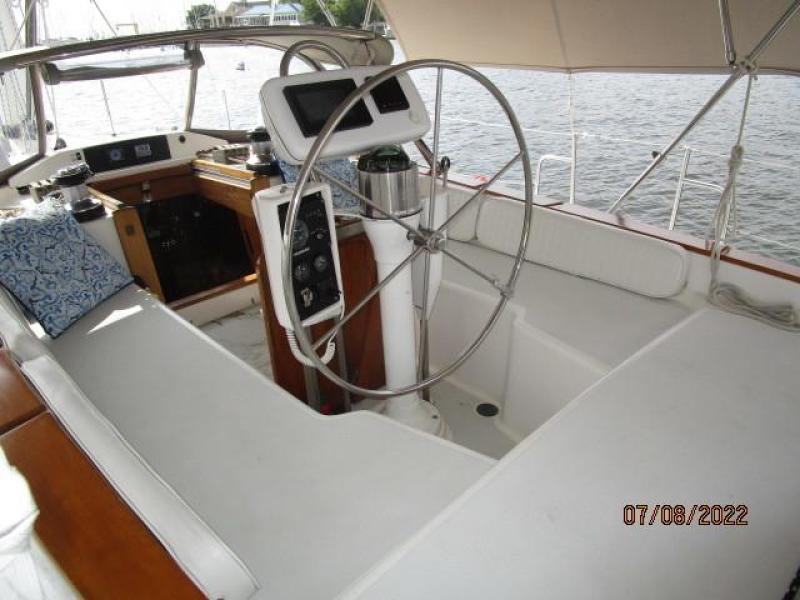 45' Freedom cockpit2