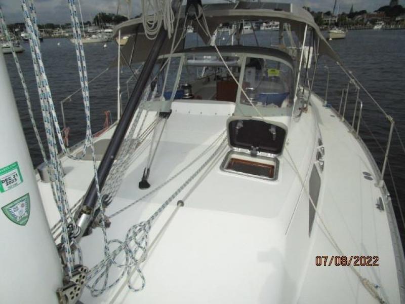 45' Freedom foredeck aft2
