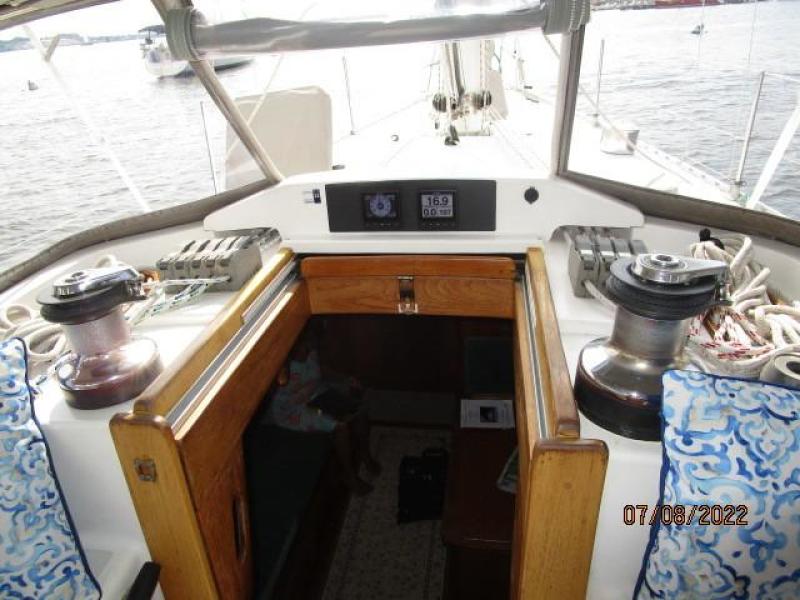 45' Freedom cockpit forward2