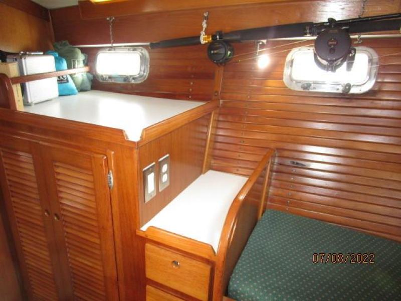45' Freedom guest stateroom port