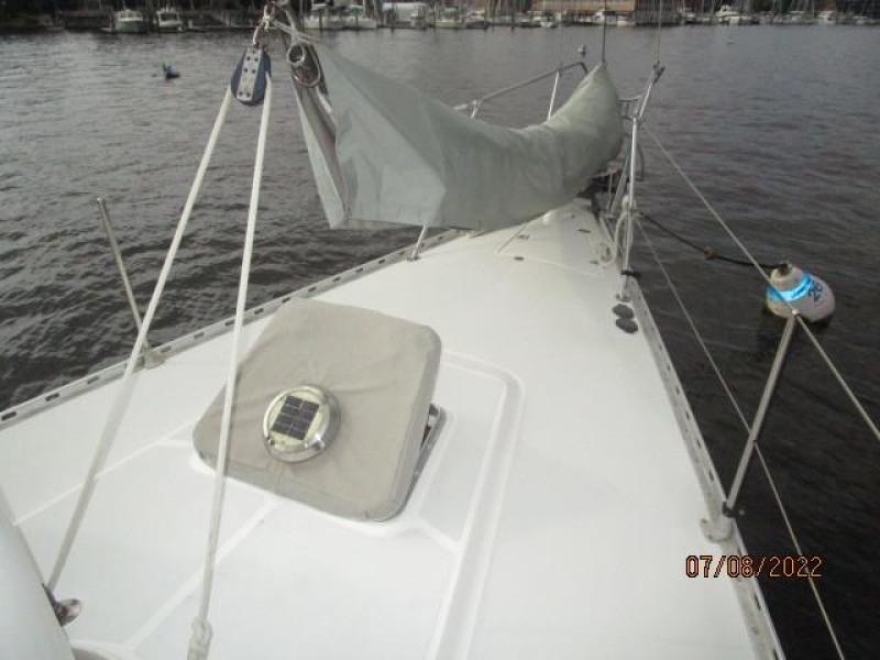 45' Freedom foredeck1