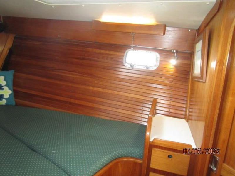45' Freedom guest stateroom starboard