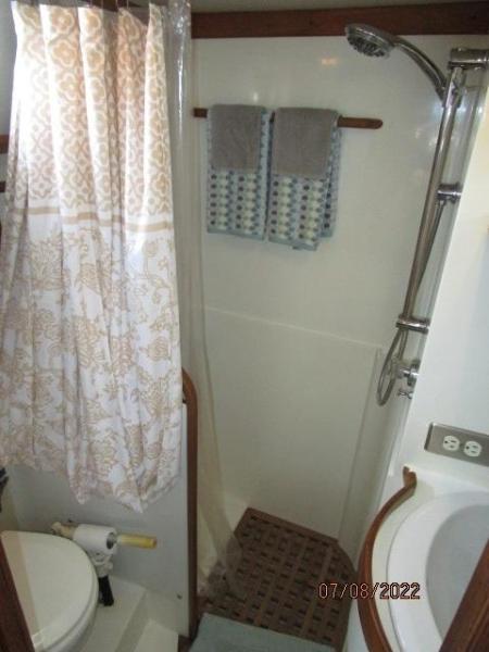 45' Freedom master stateroom head