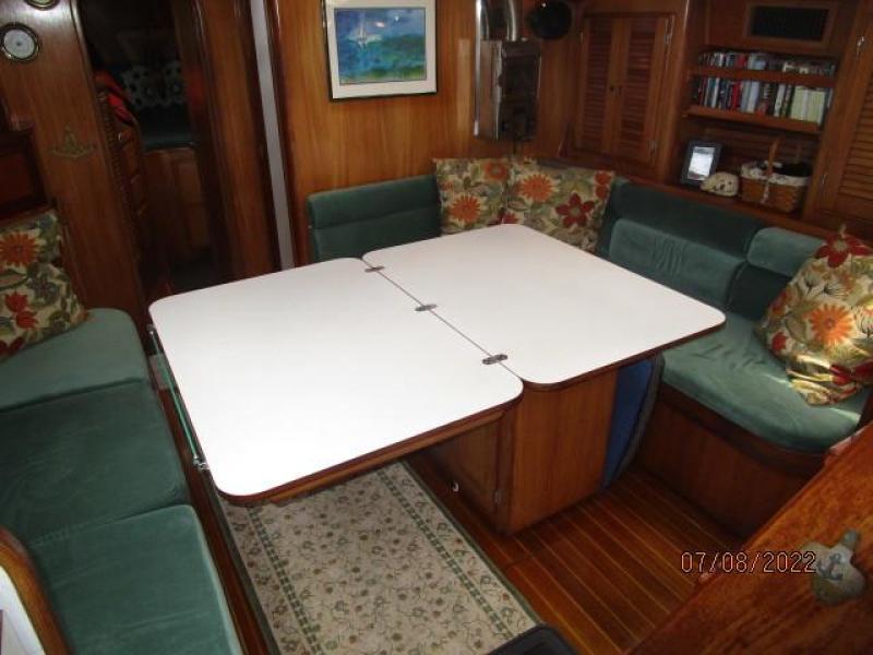 45' Freedom salon table