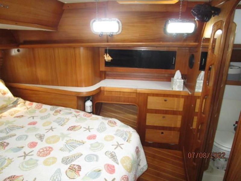45' Freedom master stateroom port