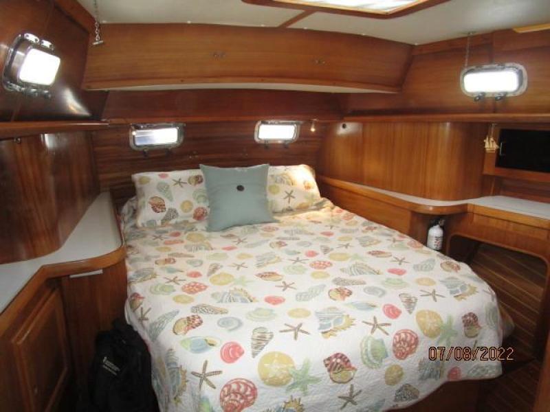 45' Freedom master stateroom