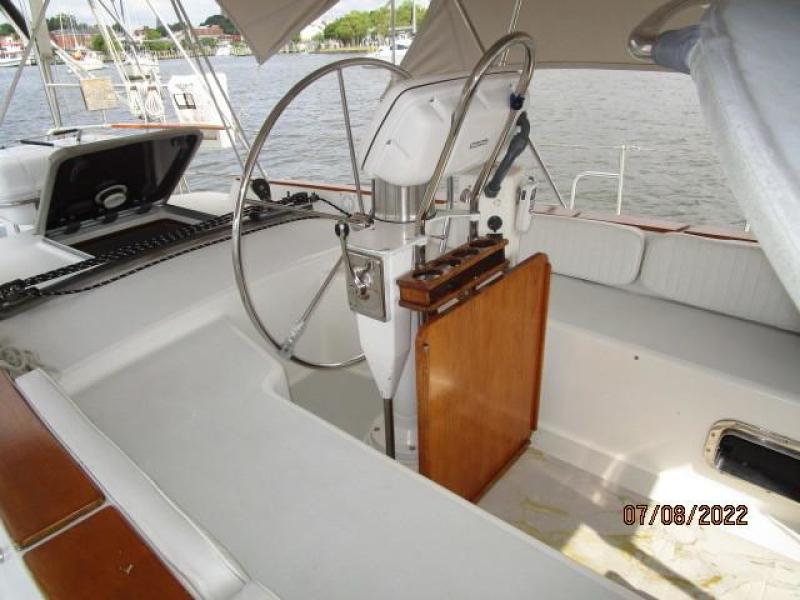 45' Freedom cockpit1