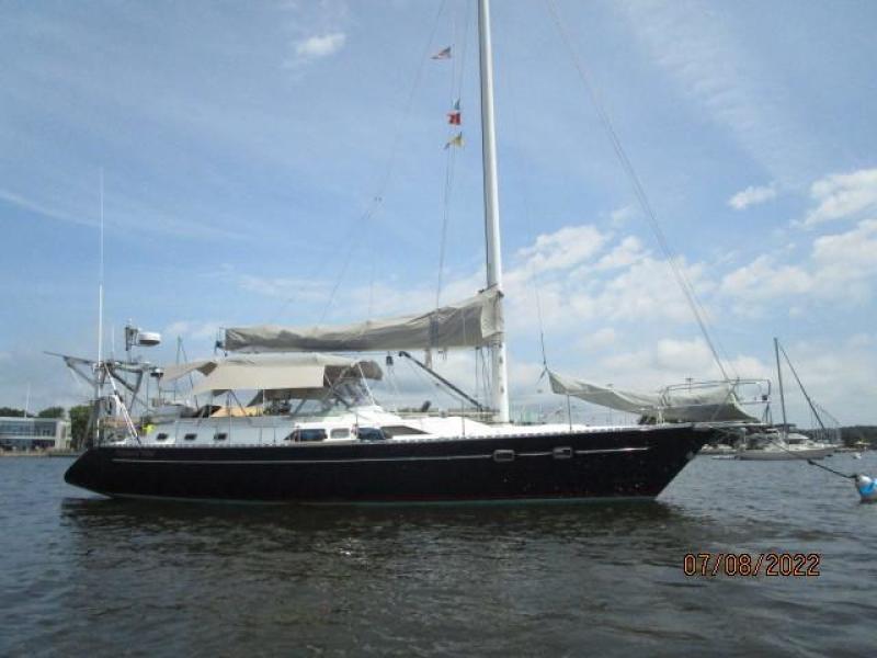 45' Freedom starboard profile
