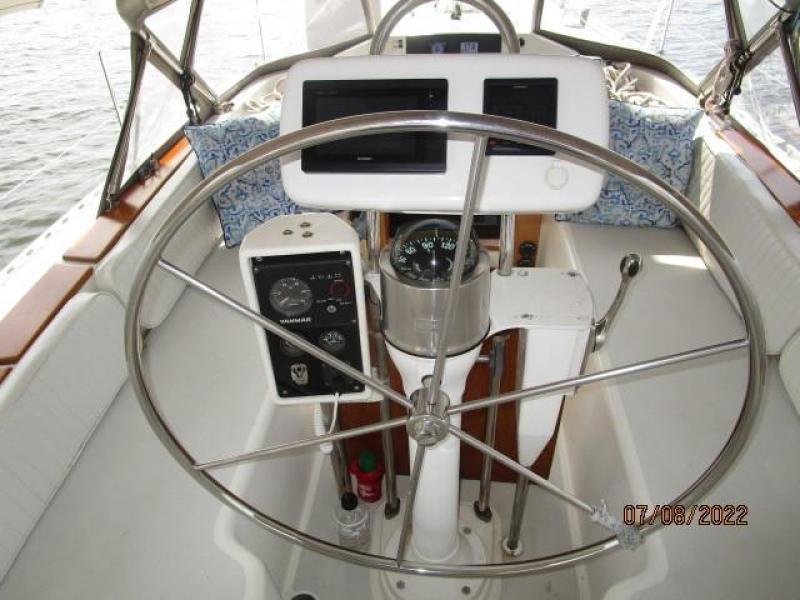 45' Freedom cockpit helm