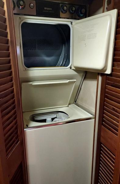 1985 Chris-Craft Constellation