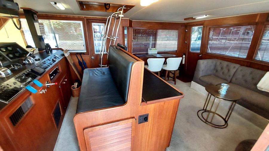 1985 Chris-Craft Constellation