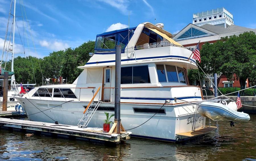 1985 Chris-Craft Constellation