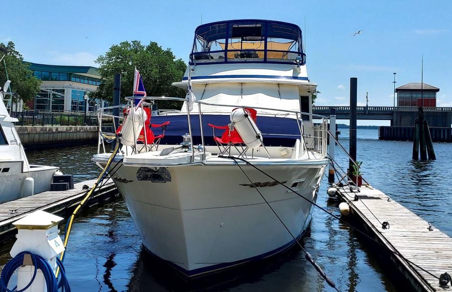 1985 Chris-Craft Constellation