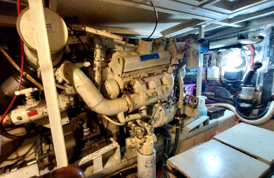 1985 Chris-Craft Constellation