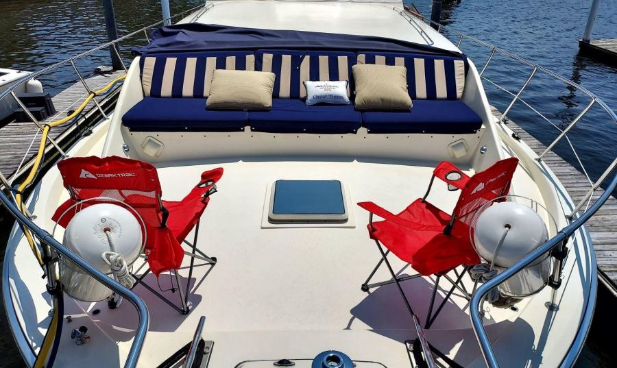 1985 Chris-Craft Constellation