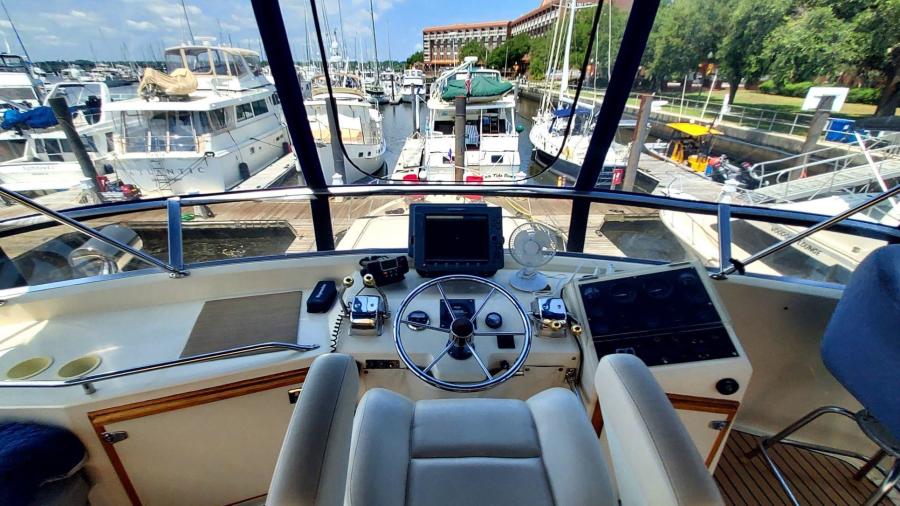 1985 Chris-Craft Constellation