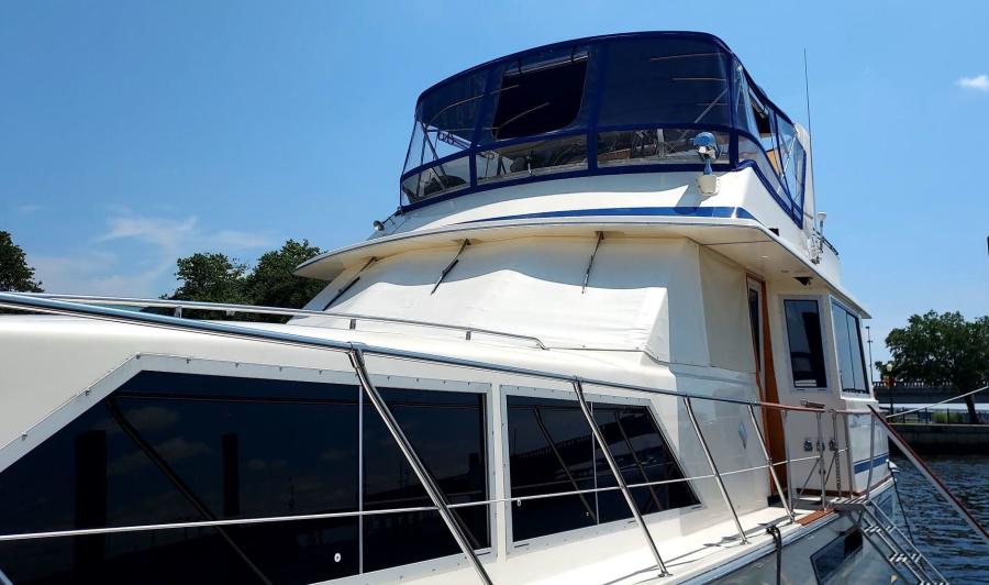 1985 Chris-Craft Constellation
