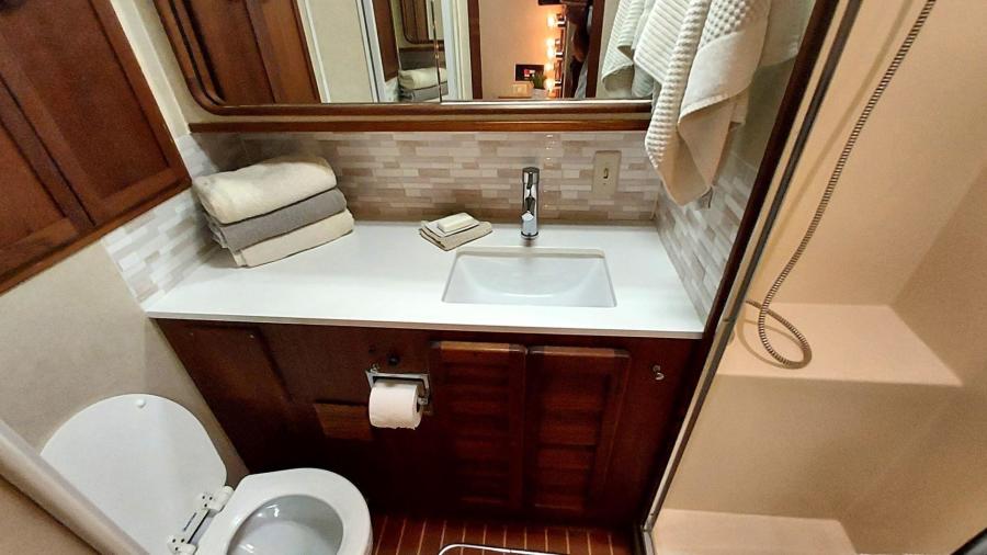 1985 Chris-Craft Constellation