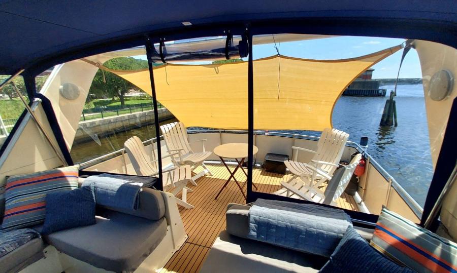 1985 Chris-Craft Constellation
