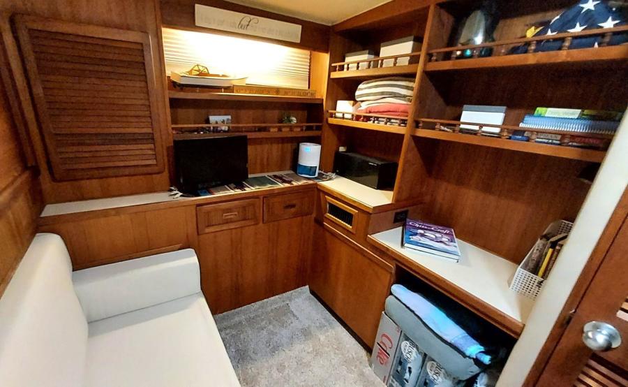1985 Chris-Craft Constellation