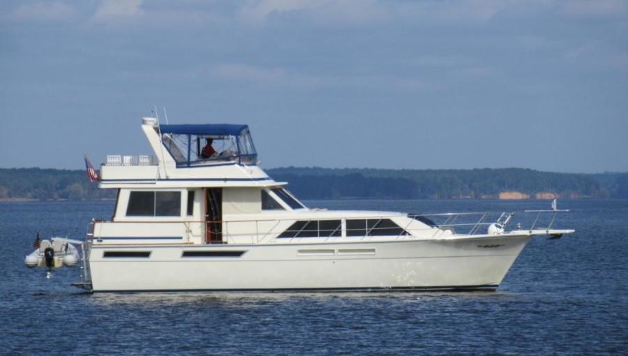 1985 Chris-Craft Constellation
