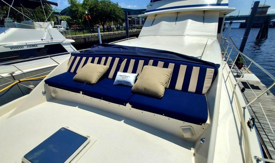 1985 Chris-Craft Constellation