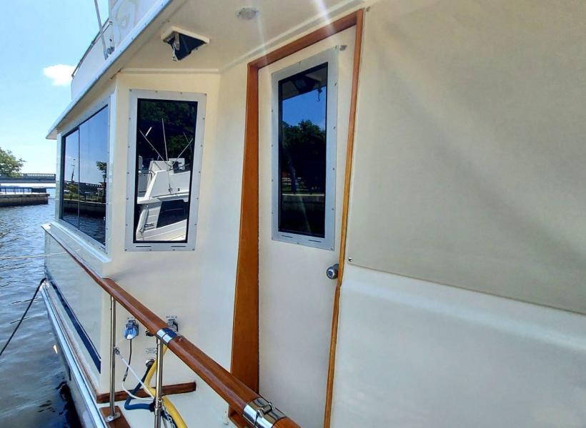 1985 Chris-Craft Constellation