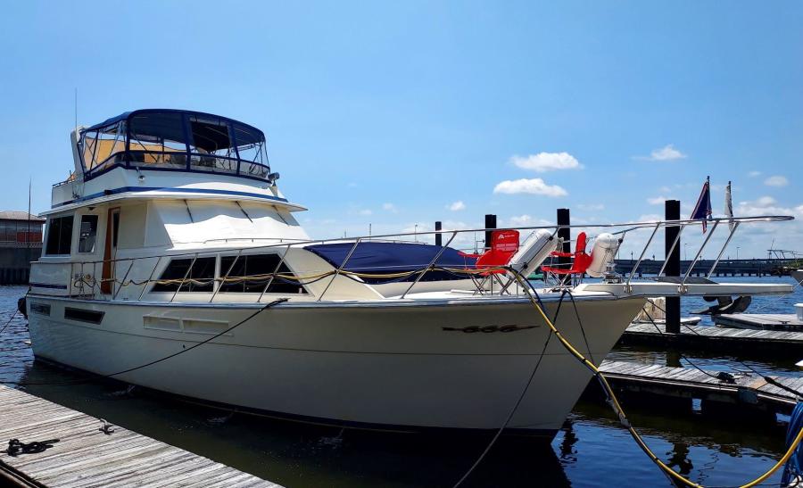1985 Chris-Craft Constellation