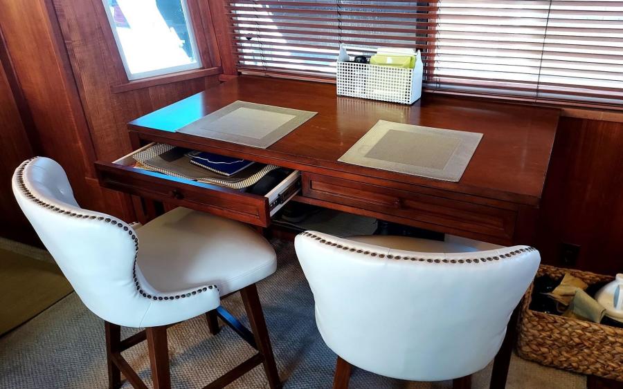 1985 Chris-Craft Constellation