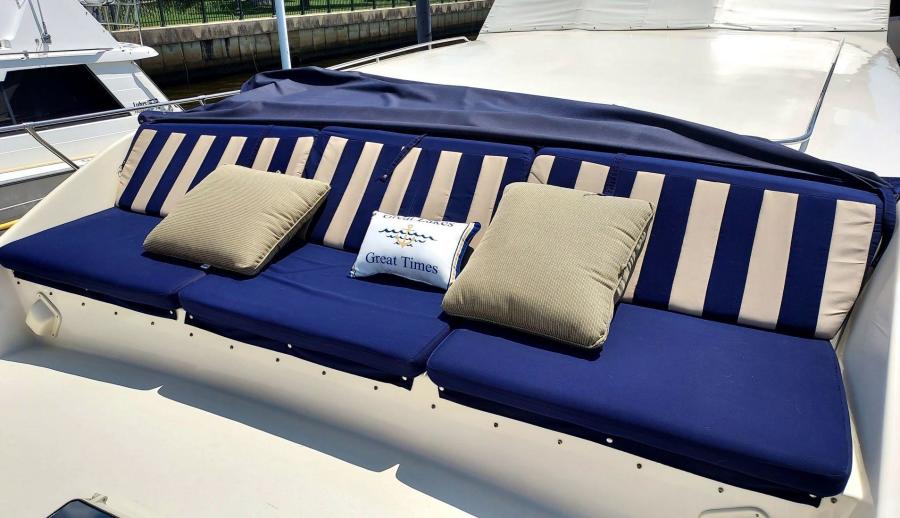 1985 Chris-Craft Constellation