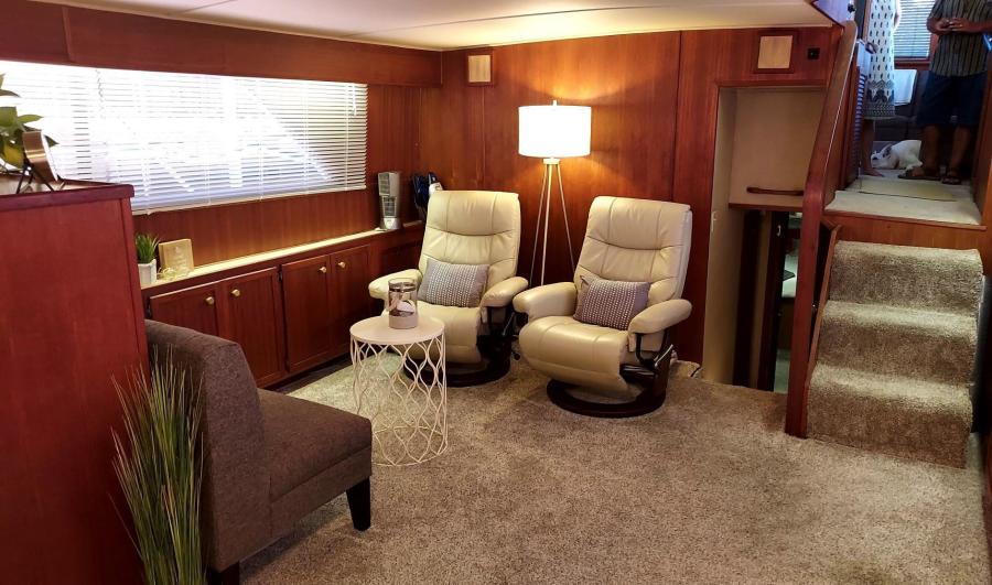 1985 Chris-Craft Constellation