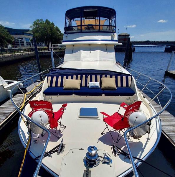 1985 Chris-Craft Constellation